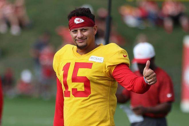 开云-马霍姆斯新赛季体重曝(pù)光，强势回应罗杰斯争议