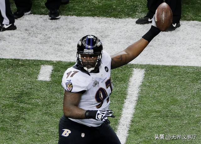 巴尔的摩乌鸦队赛季遇困：伤病潮致攻防瘫痪，球迷两难想弃坑