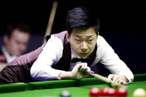 开云平台-4将入围英锦赛正赛！7冠王6连鞭逆转，袁思俊掉队，吕昊天创纪录