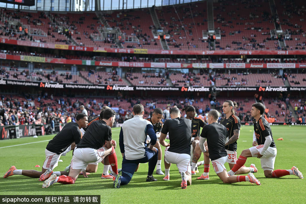 开云新闻-英超球队战术回归：從(cóng)橄欖(lǎn)球开球到強(qiáng)壮9号的崛起