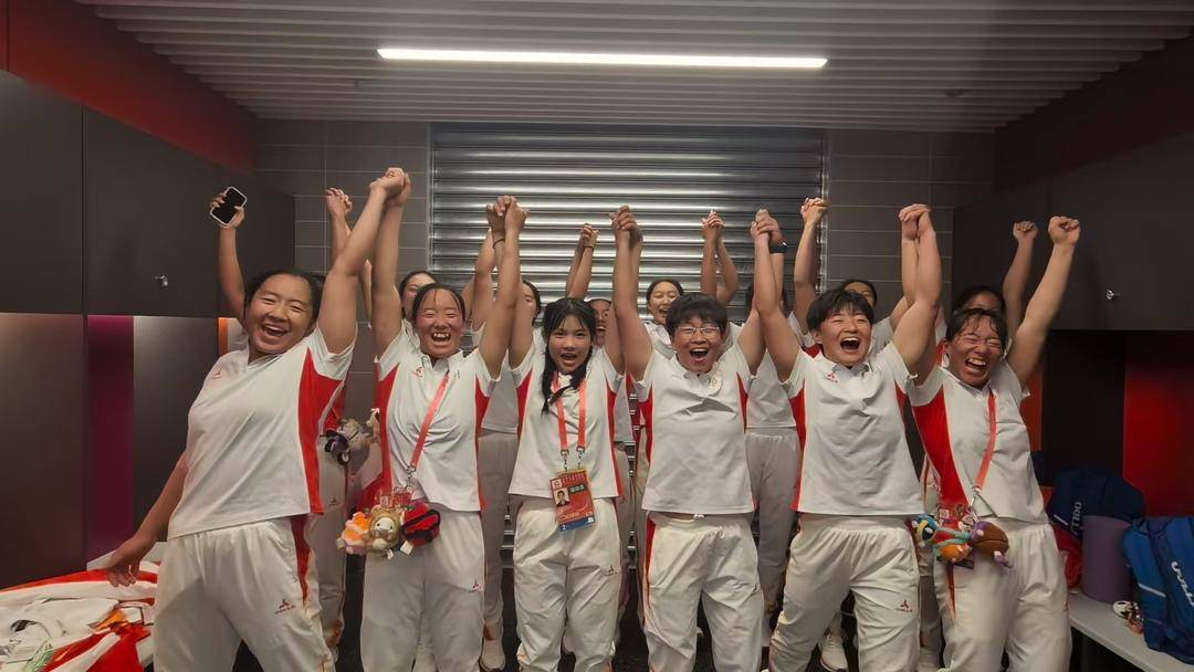 开运-青神橄榄球队代表四川夺全运会铜牌