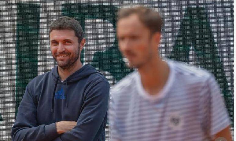 kaiyun-“克星”變(biàn)教(jiào)练！西矇(méng)执教(jiào)梅德韦杰夫遇挑戰(zhàn)，美网後(hòu)團(tuán)隊(duì)大(dà)调整