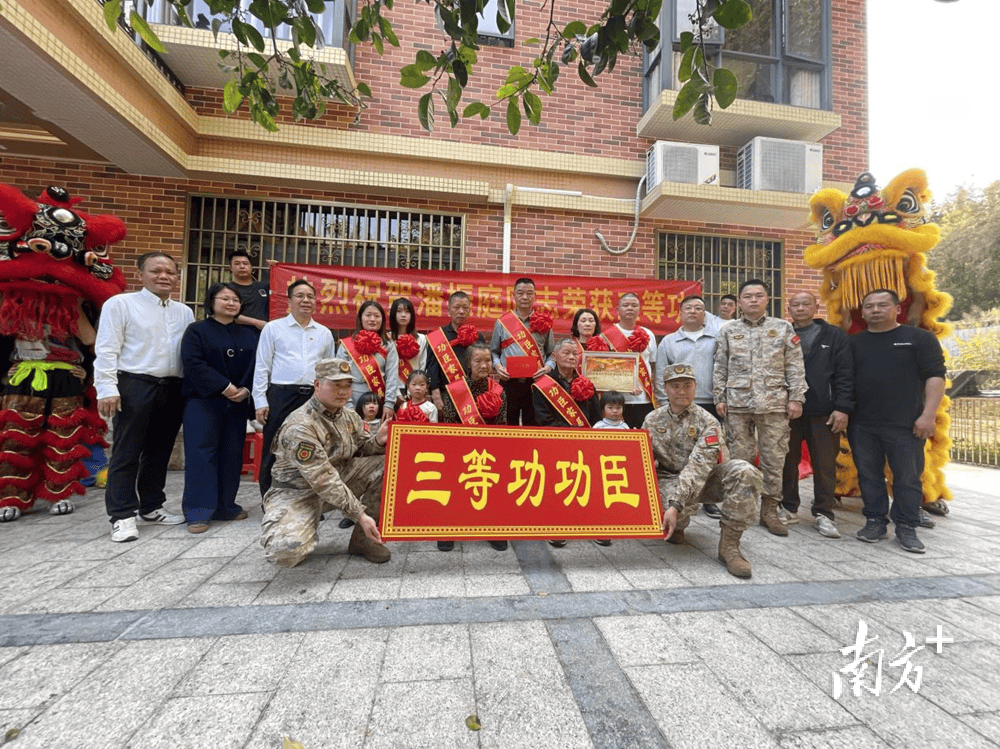 kaiyun-喜报！清新三(sān)坑(kēng)现役军人潘振庭荣立三(sān)等功，家乡送喜报暖人心